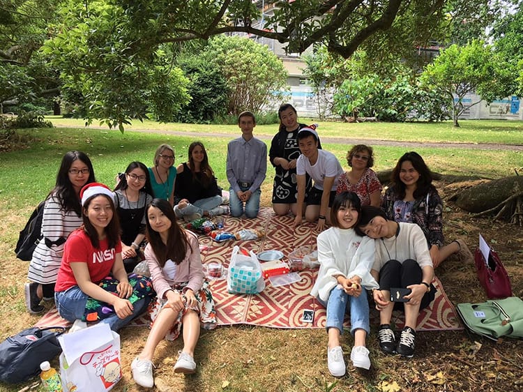 LIz and EU students gaving a picnic in Albert Park